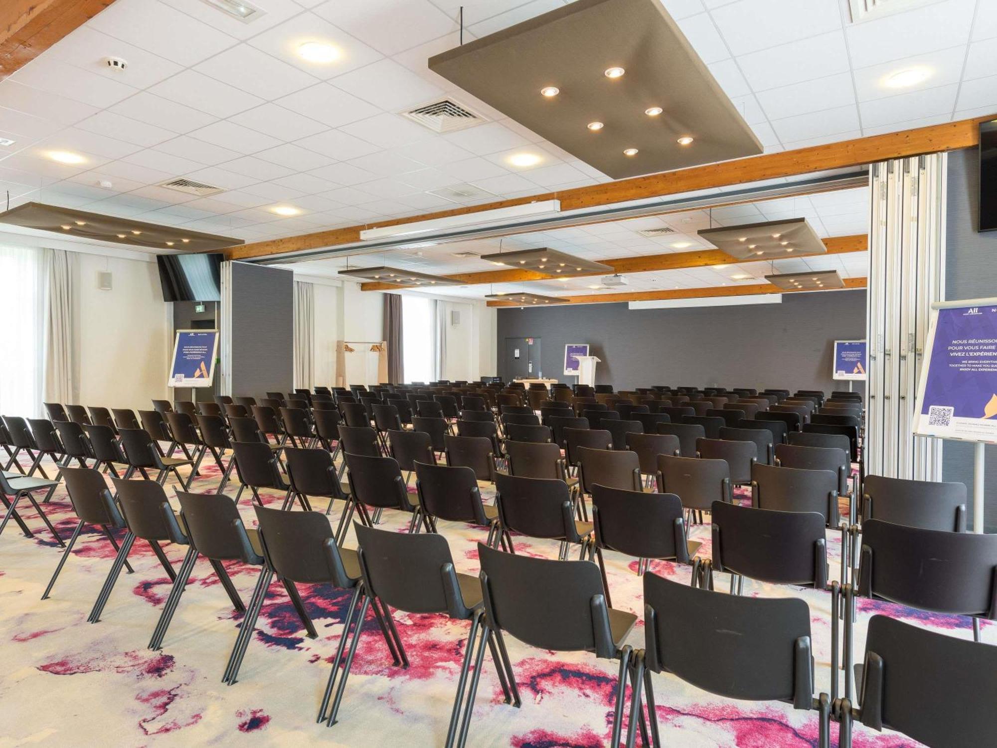 Novotel Saclay Luaran gambar