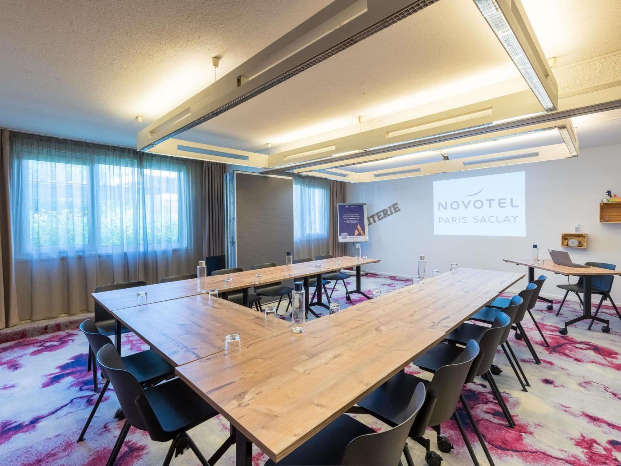 Novotel Saclay Luaran gambar