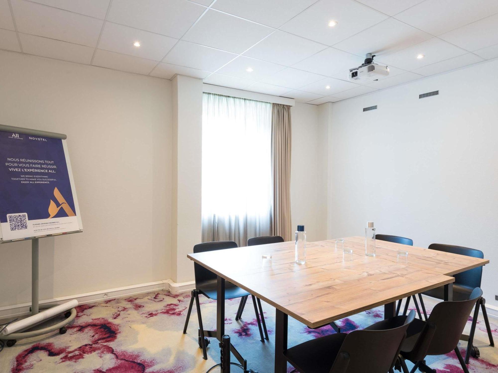 Novotel Saclay Luaran gambar