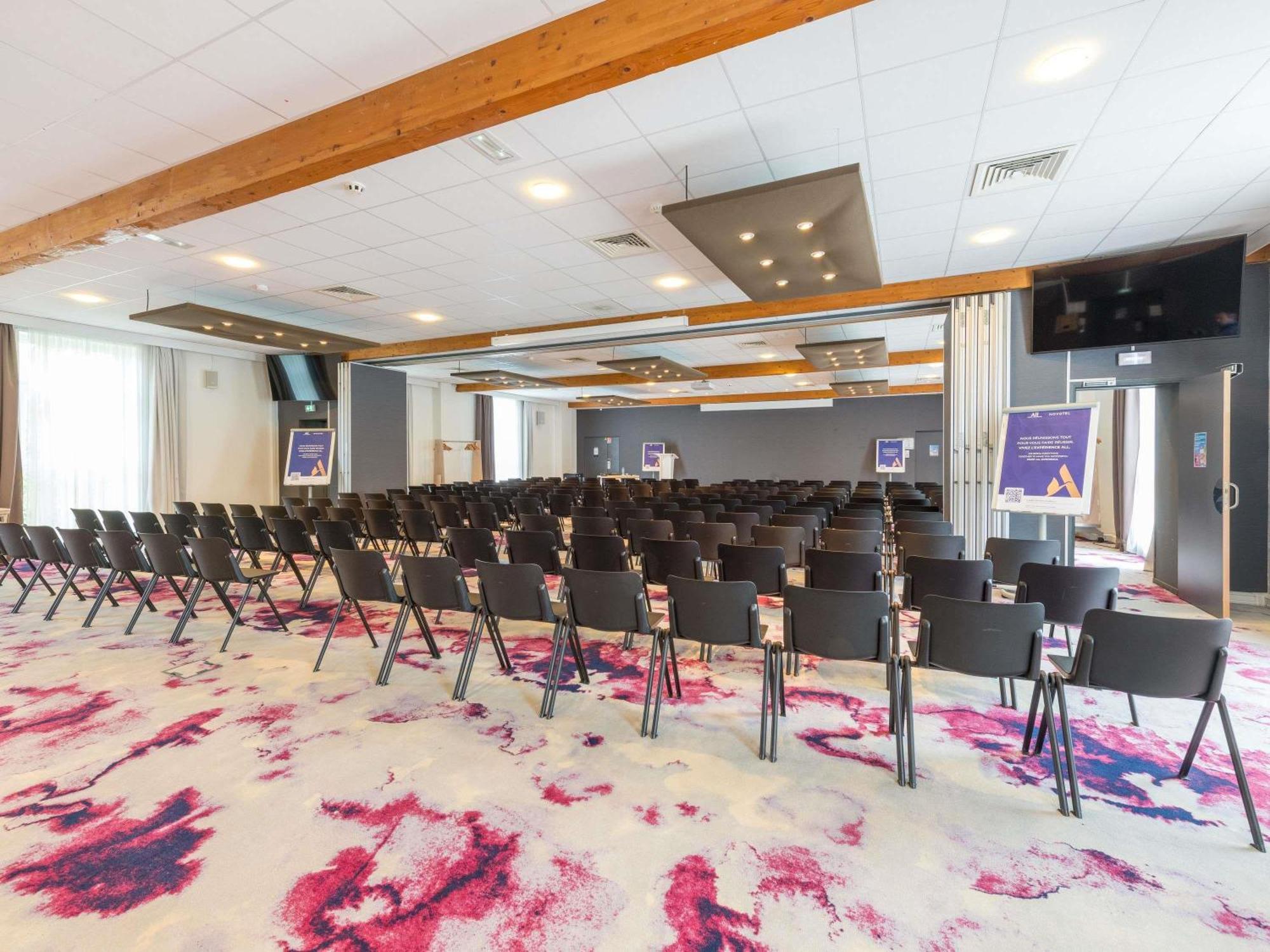 Novotel Saclay Luaran gambar