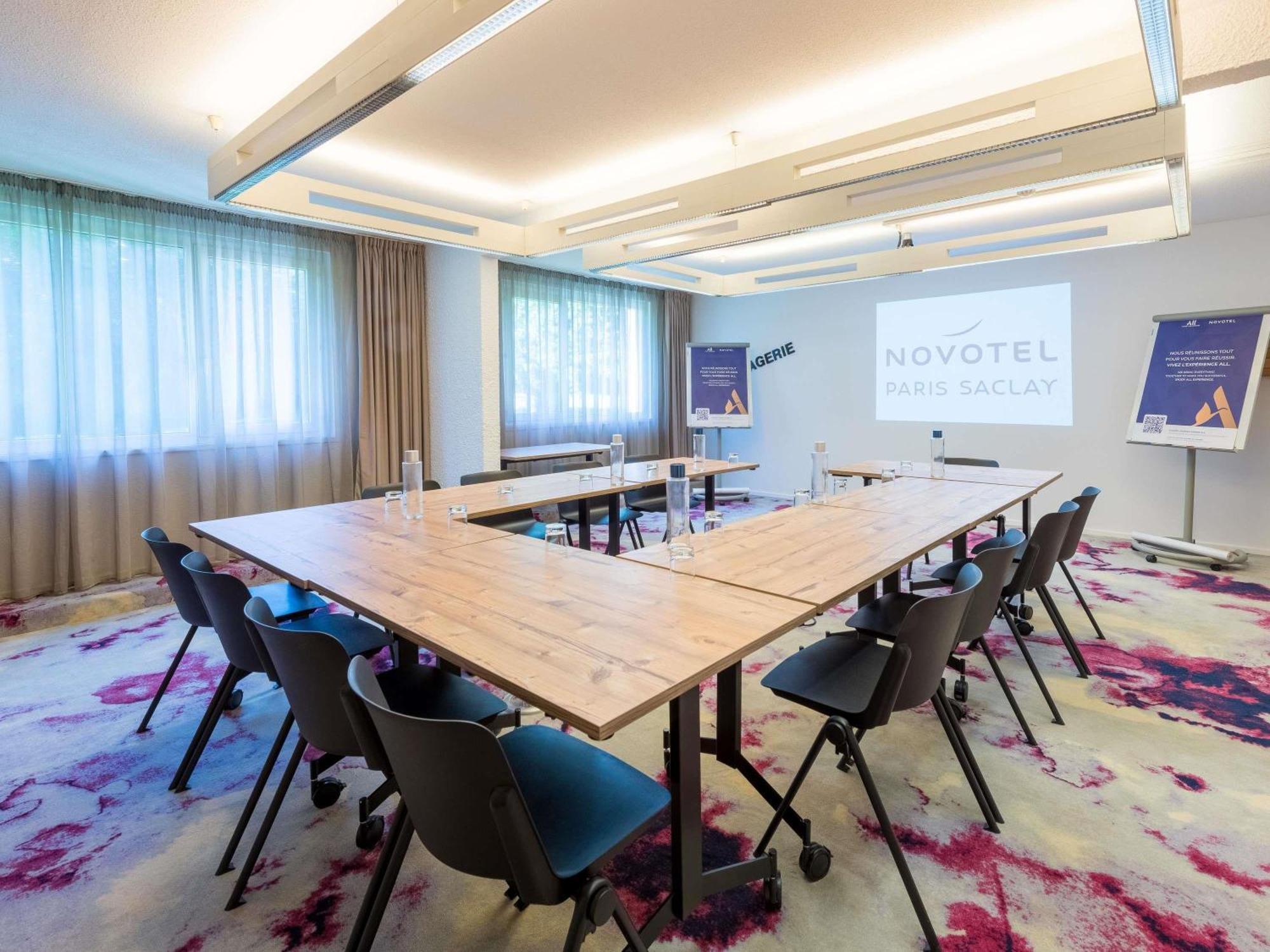 Novotel Saclay Luaran gambar