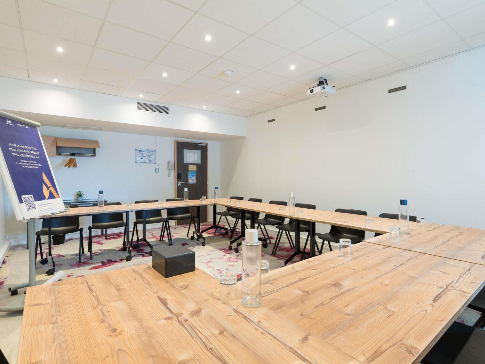 Novotel Saclay Luaran gambar