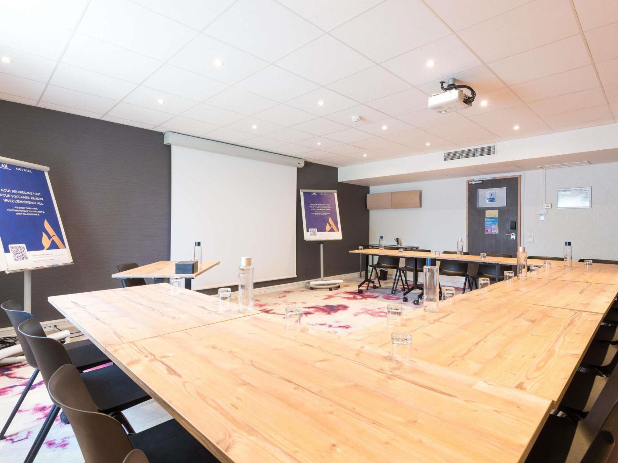Novotel Saclay Luaran gambar