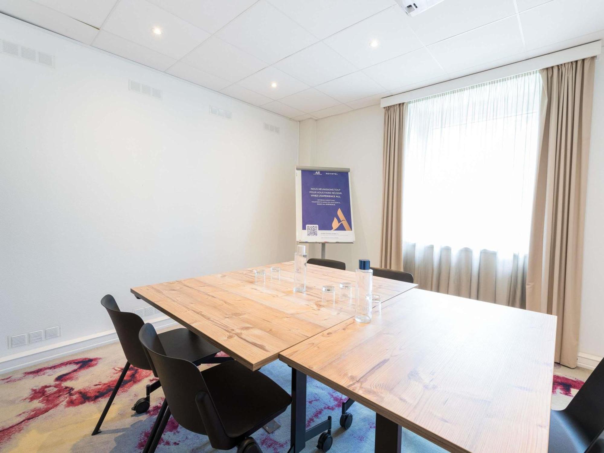 Novotel Saclay Luaran gambar